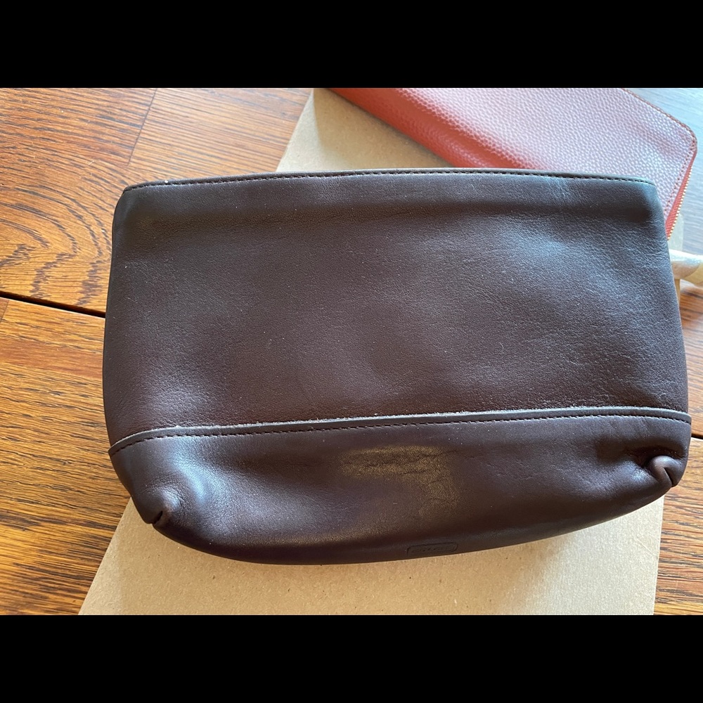 Coach, vintage leather pouch with zipper opening.